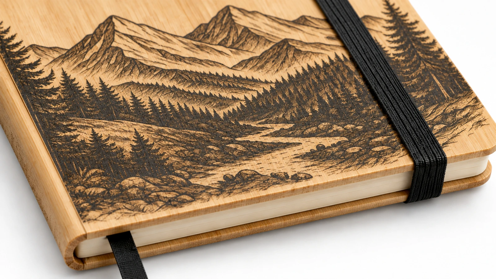 Chi tiết thiết kế bìa và khóa dây đàn hồi Cận cảnh hình núi trên bìa tre với dây đàn hồi màu đen
