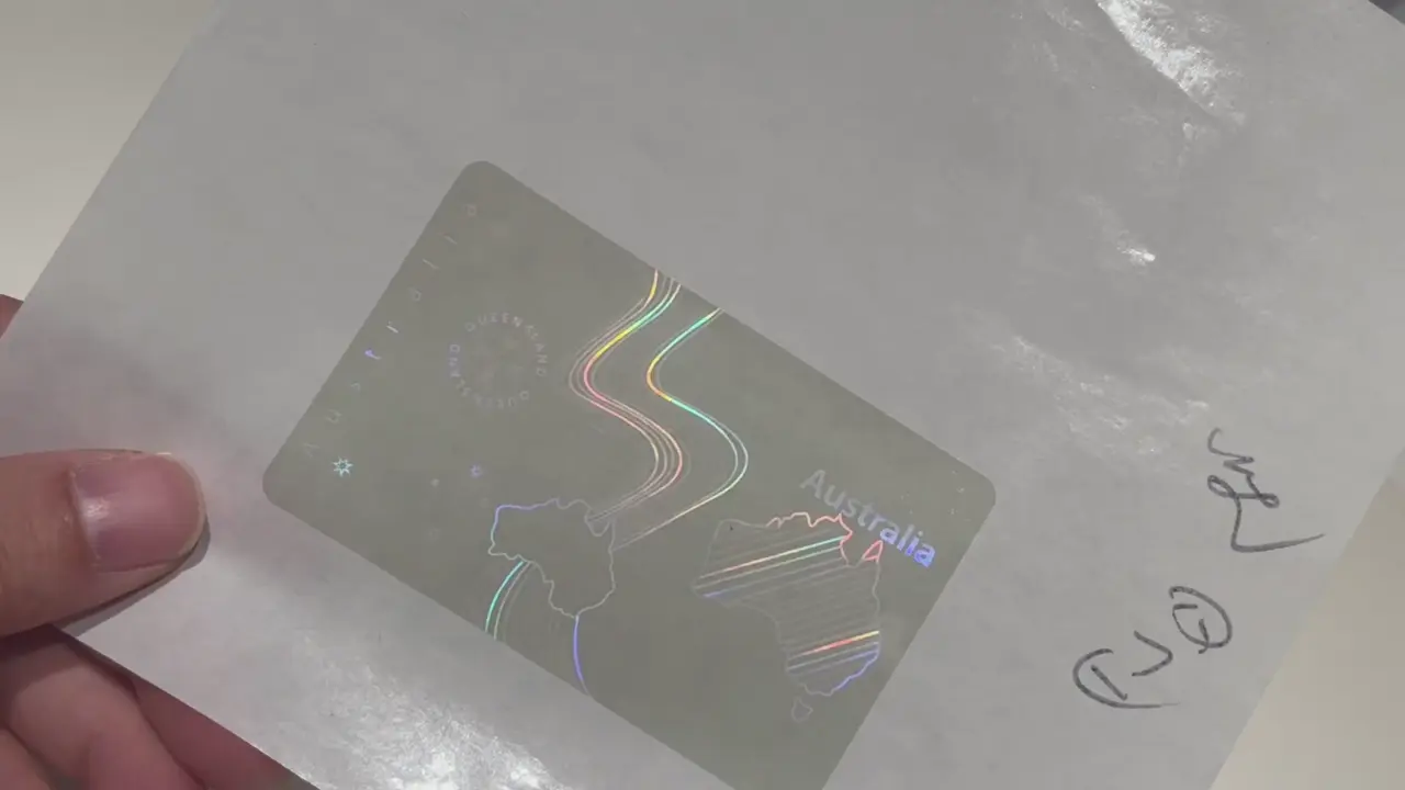 Queensland lớp phủ hologram trong suốt cho giấy phép lái xe | QLD màng hologram bảo mật cho thẻ ID: Video hướng dẫn